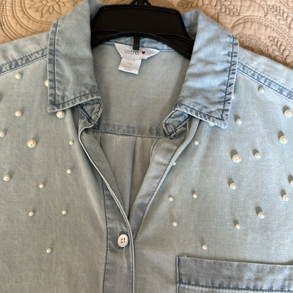 Lyocell pearl embellished short sleeve blouse.